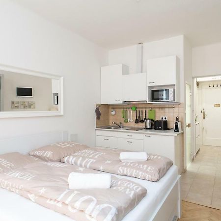 Cozy Studio With Parking Near City Center براغ المظهر الخارجي الصورة