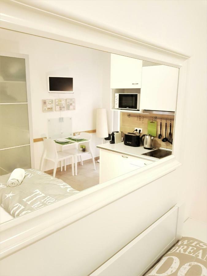 Cozy Studio With Parking Near City Center براغ المظهر الخارجي الصورة