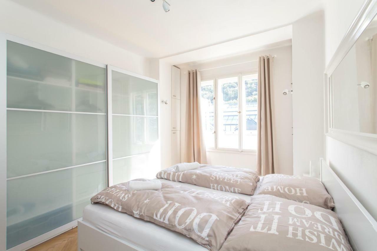 Cozy Studio With Parking Near City Center براغ المظهر الخارجي الصورة