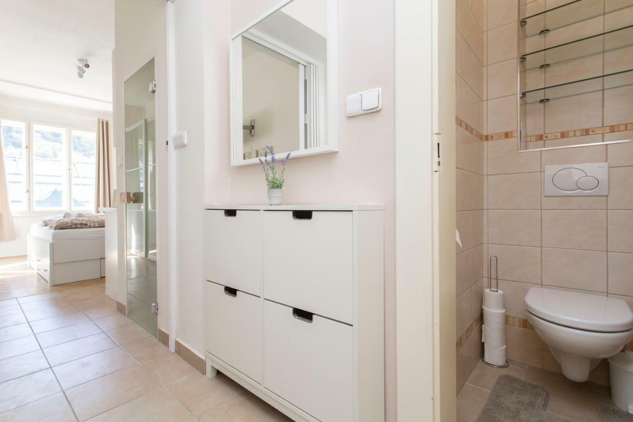 Cozy Studio With Parking Near City Center براغ المظهر الخارجي الصورة
