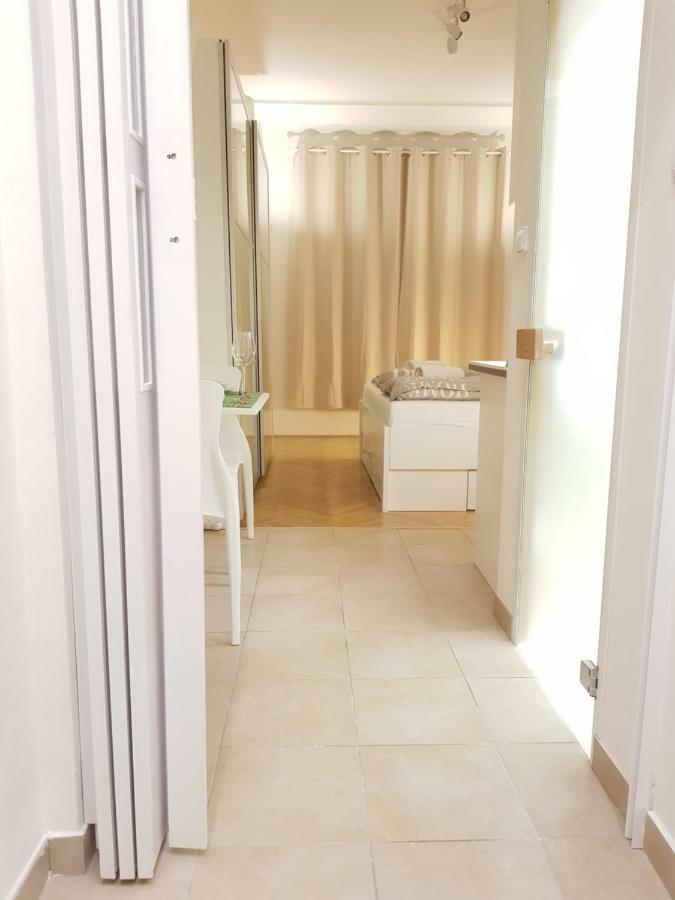 Cozy Studio With Parking Near City Center براغ المظهر الخارجي الصورة