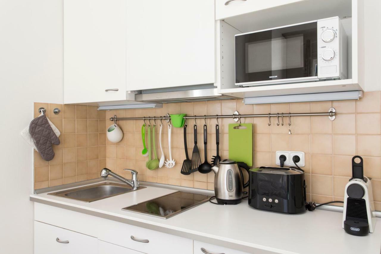 Cozy Studio With Parking Near City Center براغ المظهر الخارجي الصورة