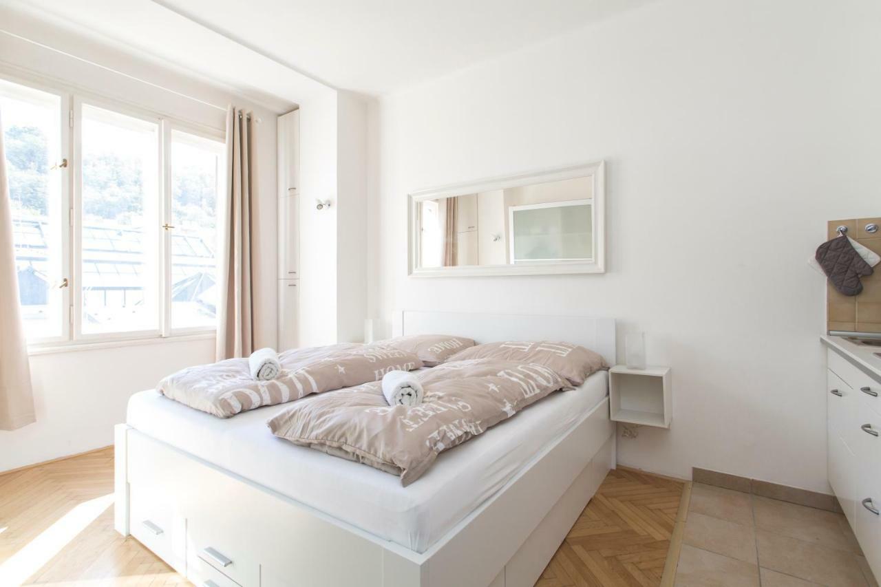 Cozy Studio With Parking Near City Center براغ المظهر الخارجي الصورة