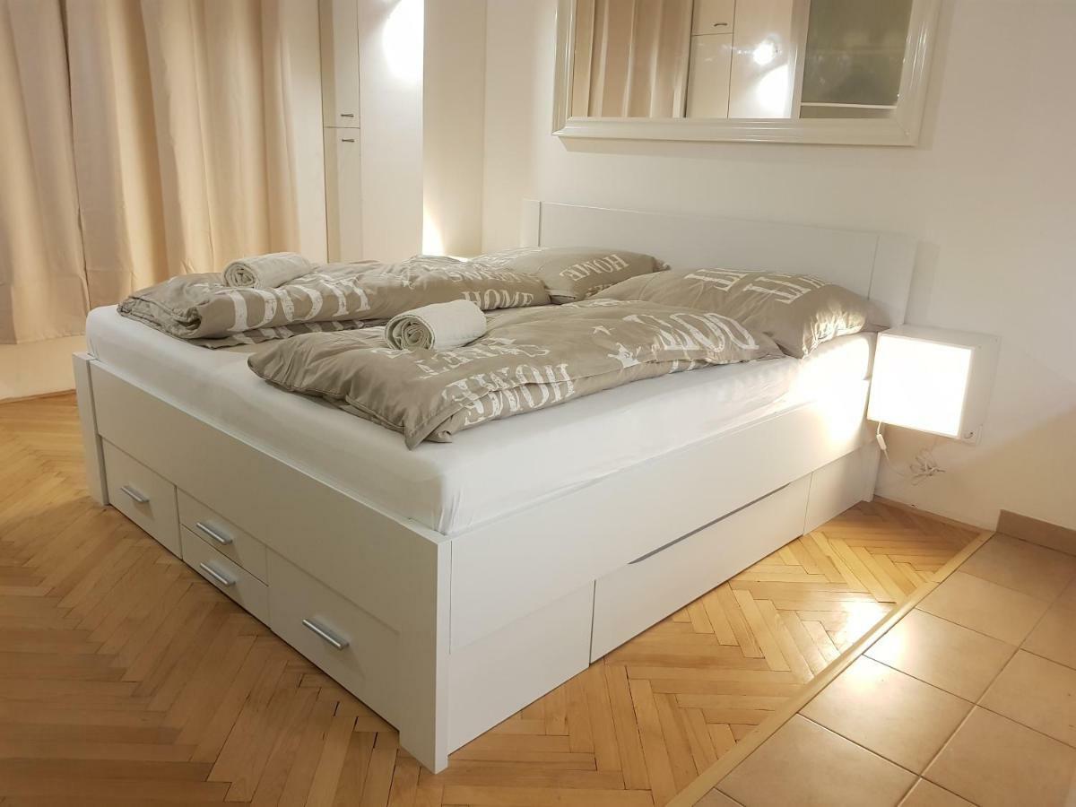 Cozy Studio With Parking Near City Center براغ المظهر الخارجي الصورة