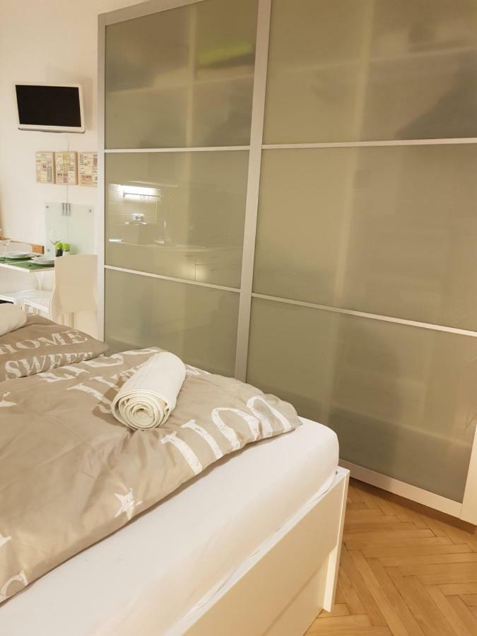 Cozy Studio With Parking Near City Center براغ المظهر الخارجي الصورة
